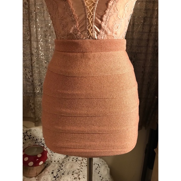 🌟 BCBG rose gold skirt 💘 - Picture 2 of 3